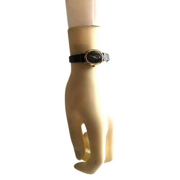 Vintage Timex Womens Black Leather Strap Gold Oval Face Watch - Picture 2 of 6